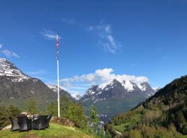 Tunold Gård - Freden, hytte i Stryn