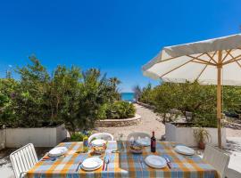 Villa Sara by BarbarHouse, ξενοδοχείο σε Torre Lapillo