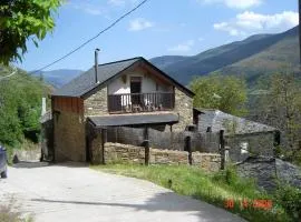 Spacious Apartment in Odollo, Mountain View, 150 sqm, Fireplace