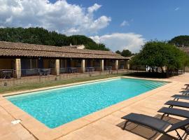 Appartements " Le Clos De La Cerisaie", hotel a Castillon-du-Gard