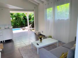 Appartement confortable au Moule 60 m² avec piscine privée, hotel in Le Moule