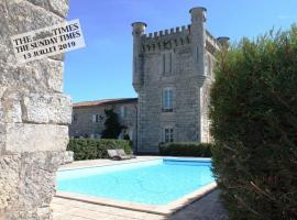 Aux 4 Cornes - Chambre d'hôtes, hotel dengan parking di Longeves