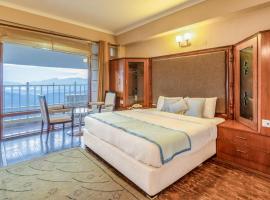 Matterhorn Vista, Rooms with Kasauli mountain view by Roamhome, hotel v destinaci Solan