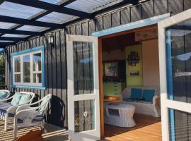 The Blackhouse Cottage, hotel with parking in Hokitika