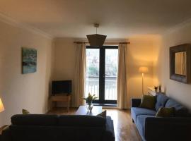 Waterfront apartment completely refurbished, apartament a Westport