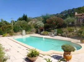 Studio avec piscine partagee jardin clos et wifi a Pierrefeu du Var