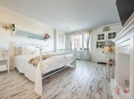Vintage Lounge studio by the sea in Liepaja &ndash; hotel w mieście Lipawa