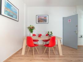 Modern Renovated Apt next to the BeachFront