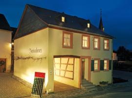 Altes Winzerhaus - Ferienhaus, viešbutis mieste Burgen