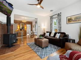 Lola House! Cozy Comfort, Prime Old Town Location, hotel v destinaci Fort Collins