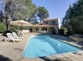 villa 8 pers, climatisée, piscine chauffée, un havre de paix sous les pins parasols