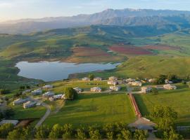 Cayley Mountain Resort, cabin in Champagne Valley