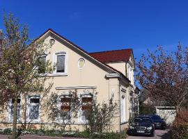Die Stadtvilla - Gästehaus mit Gemeinschaftsküche, Hausnummer 34, vacation rental in Marne
