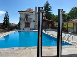 Albergue Mirador de Pedrouzo, hotel cerca de Aeropuerto de Santiago de Compostela - SCQ, 