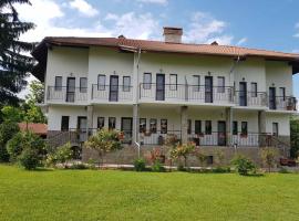 Стаи за гости ''Живел'', хотел близо до Троянски манастир, Орешак