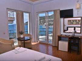 Grand Hotel Loutraki: Loutraki şehrinde bir otel