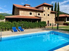 Akla Hotel Suites Valles Pasiegos, hotel v destinaci Saro