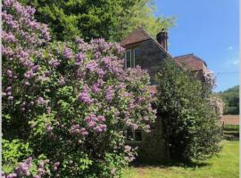 Beautiful converted Stable in peaceful Somerset, close to the Jurassic Coast, hotel with parking in Chard