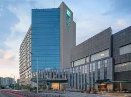 Holiday Inn Express Shanghai Jinqiao Central by IHG