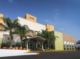 Staybridge Suites Queretaro by IHG, hotel in Querétaro