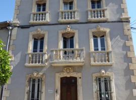 les quatre saisons: Ricaud şehrinde bir ucuz otel