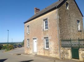 Gite Auvraysien 10p, hotel with parking in La Forêt-Auvray