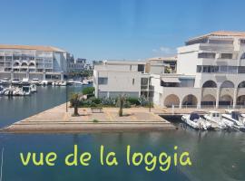 La Perle Marine, Cosy et rénové à 200 m de la plage, appartement entier, 1 chambre, vue Marina des Quilles, parking et Wifi, hotel in Sète