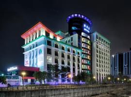 桃園富立登飯店Freedom Design Hotel、Luzhuの駐車場付きホテル