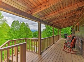 Bryson City Cabin with Hot Tub, Views and Pool Table!, hotel in Bryson City