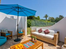 Villa in Quinta da Balaia, hotel with parking in Albufeira