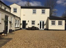 Courtyard Cottage - Great Paxton, hotel in Saint Neots
