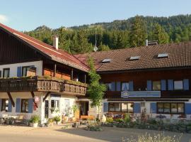 Nagelfluhhaus Hirsch, hotell nära Gipfel 6er Ski LIft, Gunzesried