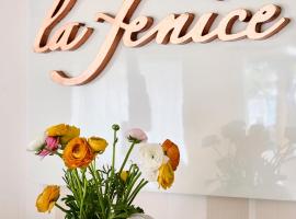 Hotel La Fenice – hotel w dzielnicy Marebello w Rimini