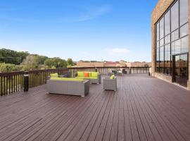 Holiday Inn Chicago Nw Crystal Lk Conv Ctr by IHG, ξενοδοχείο σε Crystal Lake