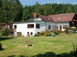 Haus am Wald - Urlaub am Nationalpark, מלון זול בLangweiler