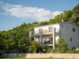 Plamenatz studio apartments, pet-friendly hotel in Virpazar