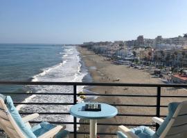 Castillo Santa Clara, hotel with parking in Torremolinos