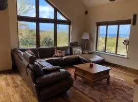 House with sea views close to Beach with WiFi and large kitchen and dining