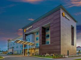 La Quinta Inn & Suites by Wyndham Miramar Beach-Destin, hotel in Destin