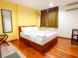 Lux Hotel – hotel w mieście Teluk Intan