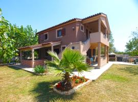 Apartments Milan 1665, hotell i Peroj