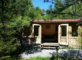 Cozy Lodge near Brattforsheden nature reserve, hôtel à Filipstad