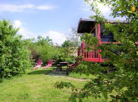 Les Roulottes et Cabanes du Livradois, hotel met parkeren in Cunlhat