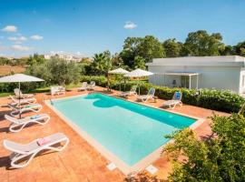 Case Vacanze Pietre Rosse -ALBA, Hotel mit Pools in Montevago