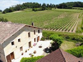 Maison spacieuse et charmante à Saint-Emilion, hotel com estacionamento em Saint-Laurent-des-Combes