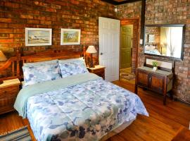Palm Cottage - Colchester - 5km from Elephant Park, hotel near Beach Parking, Colchester