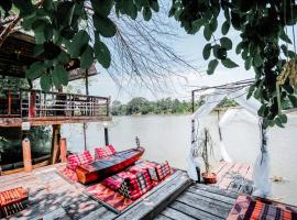 The Antique Riverside Resort, khách sạn gần Wat Khanon Nang Yai, Ban Pong
