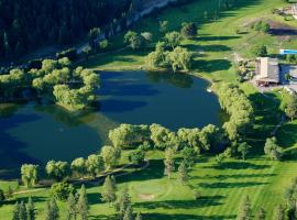 St. Andrews By The Lake โรงแรมที่มีสระว่ายน้ำในKaleden