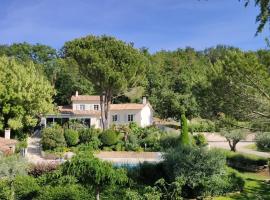 La Villa Moursoise 4 Etoiles, vacation rental in Mours-Saint-Eusèbe