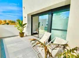 CHALET CON PISCINA PRIVADA EN LA URB. DE PUERTO REY